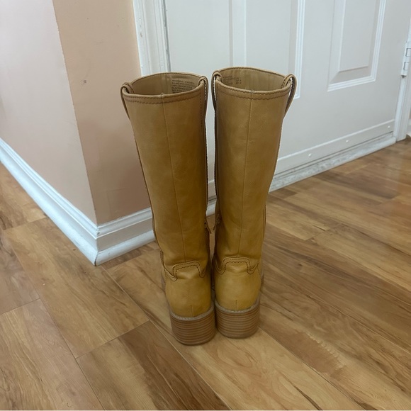 Banana colored boots - Picture 4 of 6